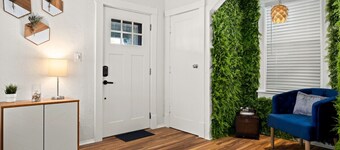 The Heights Hideaway: 2BR Gem