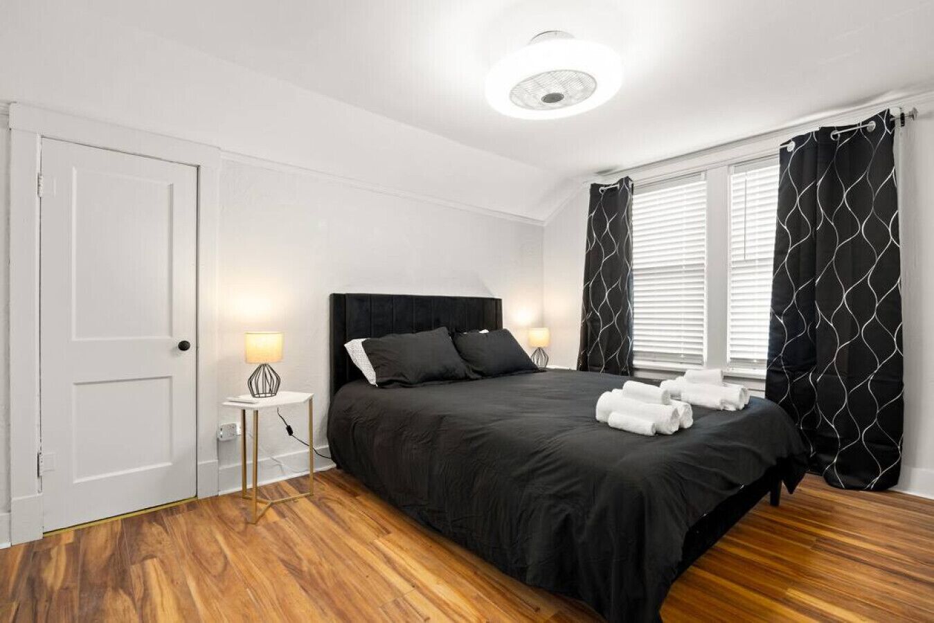 1 chambre, bureau, fer et planche à repasser, Wi-Fi