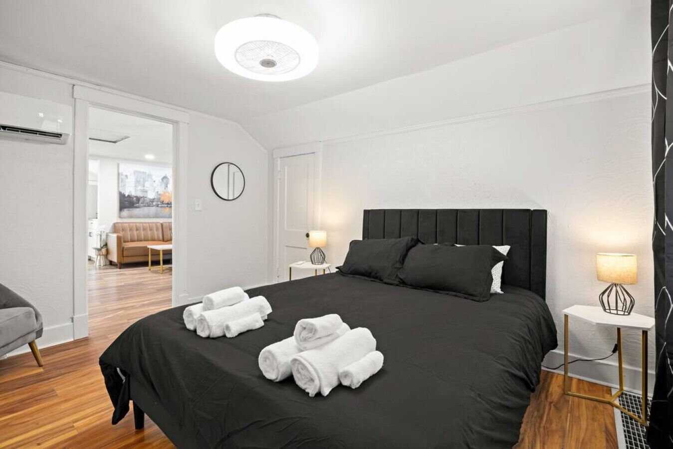 1 habitación, escritorio, tabla de planchar con plancha y wifi 