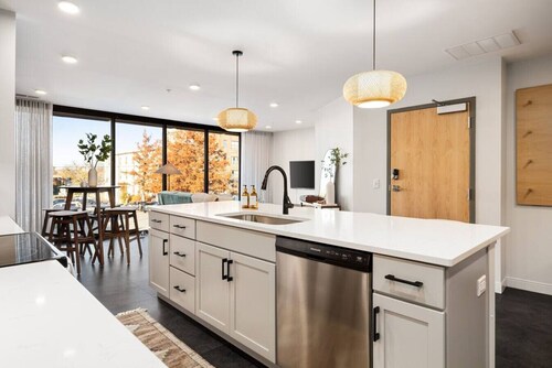 Modern 2 Bed in the Heart of Downtown Bloomington