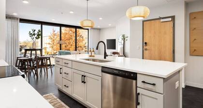 Modern 2 Bed in the Heart of Downtown Bloomington