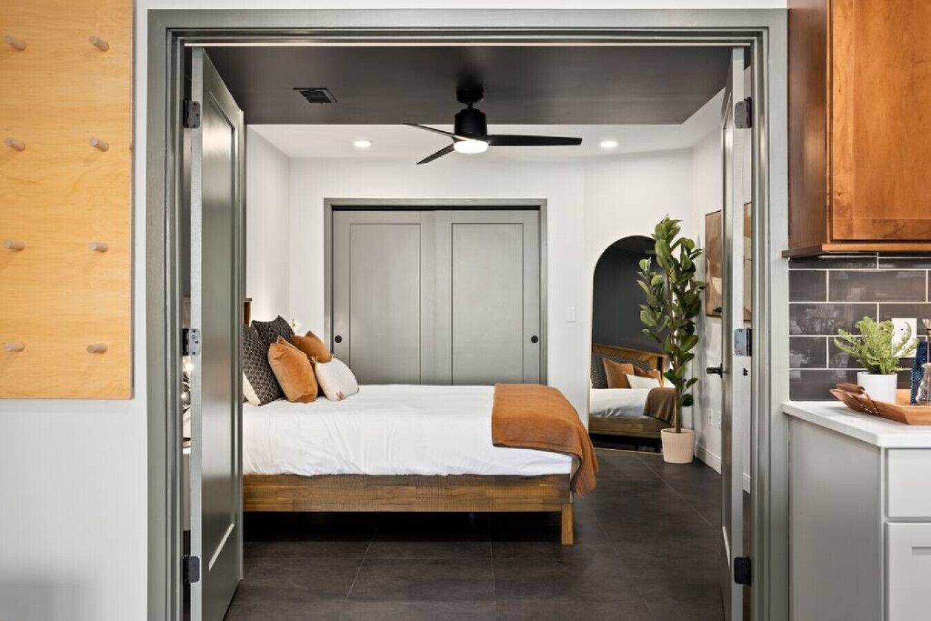 2 makuuhuonetta, työpöytä, silitysrauta/-lauta, Wi-Fi