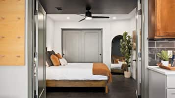 2 makuuhuonetta, työpöytä, silitysrauta/-lauta, Wi-Fi