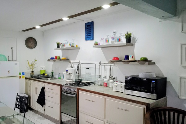 Coffee/tea maker, fridge, microwave, oven