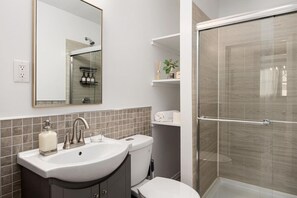 Hårføner, håndklær og toalettpapir