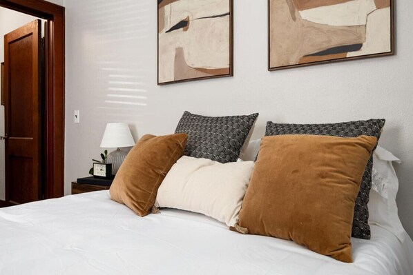 2 Schlafzimmer, Schreibtisch, Bügeleisen/Bügelbrett, WLAN