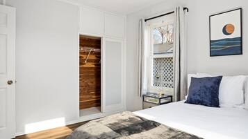 2 bedrooms, desk, iron/ironing board, free WiFi