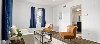 The Modern Elm Escape: a cozy 2bd in the Heights