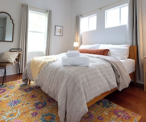 2 habitaciones, escritorio, tabla de planchar con plancha y wifi gratis