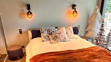 5 bedrooms, WiFi, bed sheets