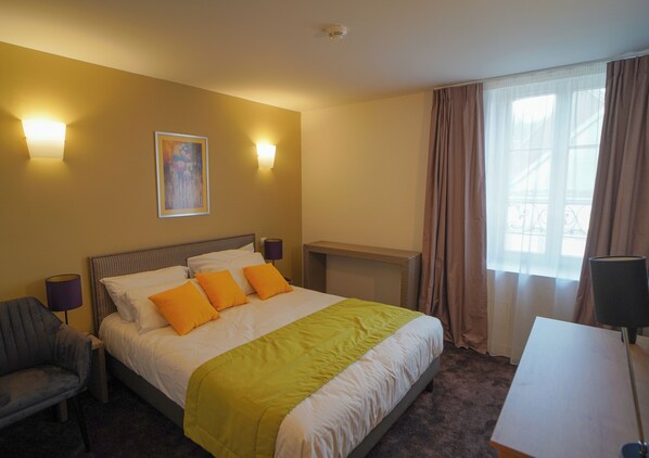 Classic Double Room, City View | In-room safe, desk, soundproofing, iron/ironing board - HOTEL DE LA CROIX BLANCHE (Villiers-Saint-Benoit)