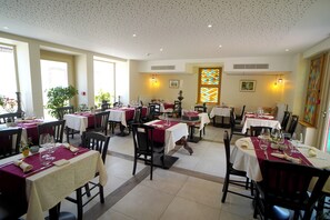 Restaurant - HOTEL DE LA CROIX BLANCHE (Villiers-Saint-Benoit)