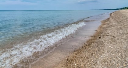 Indoor Pool & Rooftop Deck. Close shops, Restaurants, Breweries & the Casino