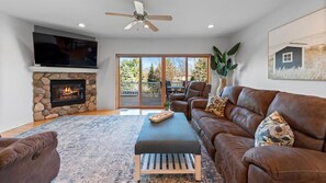 Smart TV, fireplace - New Buffalo Rooftop Retreat | 3 Levels of Living | Indoor Pool & Gym (New Buffalo)