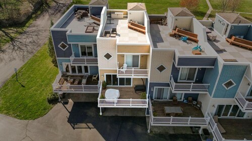 New Buffalo Rooftop Retreat | 3 Levels of Living | Indoor Pool & Gym