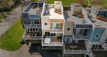 New Buffalo Rooftop Retreat | 3 Levels of Living | Indoor Pool & Gym