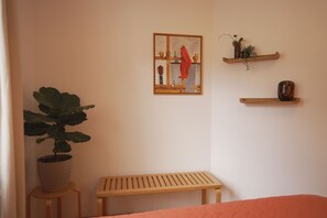 2 makuuhuonetta, silitysrauta/-lauta, vauvan matkasänky, Wi-Fi
