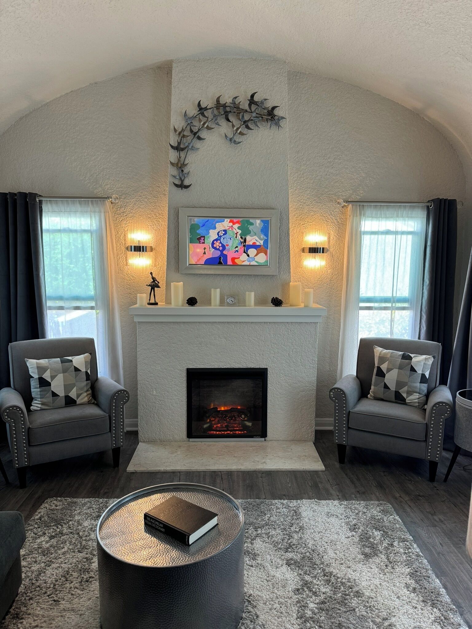 Beautiful home on historic street within walking distance of Riverside Plaza!!