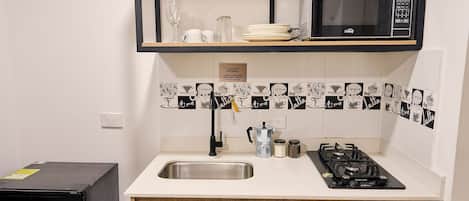 Departamento | Cocina privada | Frigobar, microondas, congelador y toallas de papel