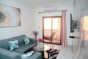TV - SenResidenceAlmadie Superb studio B1 (Dakar)