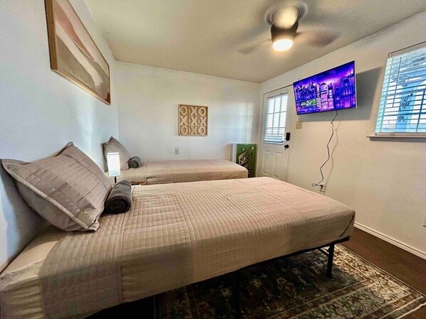 1 غرفة نوم ومكواة/لوح كي وواي فاي مجانًا وملاءات أسرّة