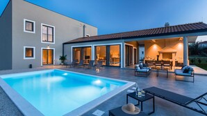 A modern house with a swimming pool, outdoor seating, and a covered patio area. - Villa & Jardin - Luxury Villa with swimming pool (Vrh)