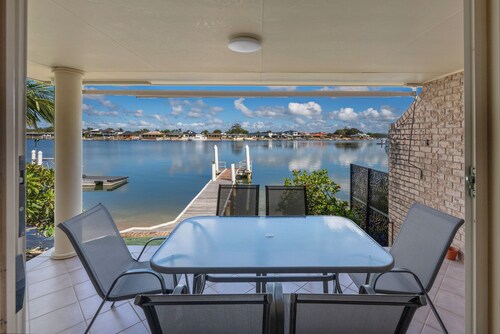 Escape to the enchanting Loch na Mara, a delightful holiday property situated along the canal