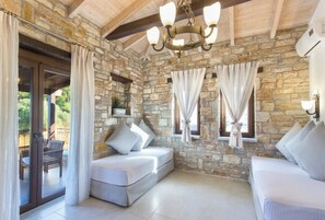 Appartement luxueux, vue sur la mer | Coffre-fort, système dâinsonorisation, accès au Wi-Fi (inclus)