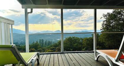 Stunning View, Fully Stocked Kitchen Near Wineries