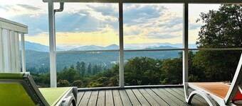 Stunning View, Fully Stocked Kitchen Near Wineries