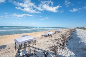 Beach nearby, sun-loungers, beach towels
