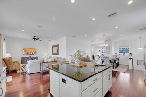 Interior - Lakefront Villa 1min to Beach with Golf Course & Lake Views | Heated pool  (Palm Coast)