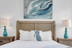 5 bedrooms, desk, iron/ironing board, free WiFi - Lakefront Villa 1min to Beach with Golf Course & Lake Views | Heated pool  (Palm Coast)