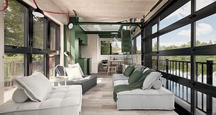 Floating Cabin: Family Haven, Free Paddle, Kayak and Thermal Bath, Pet-Friendly