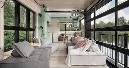 Floating Cabin: Family Haven, Free Paddle, Kayak and Thermal Bath, Pet-Friendly
