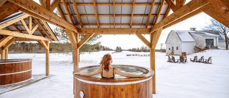 Outdoor spa tub
