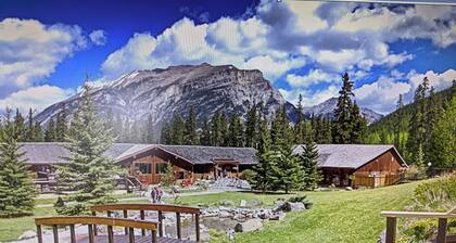 Banff Gate Mountain Resort- 1/2 hr to Banff 1 hr toCalgary