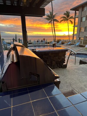 Terrace/patio - Kona Reef F4 Ocean View Condo Ground Floor No Stairs and 5 min walk to Downtown (Kailua-Kona)
