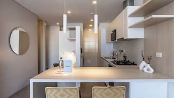 Refrigerador, microondas, horno, cafetera/tetera