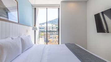 Apartment (706) | 1 bedroom, premium bedding, iron/ironing board, free WiFi