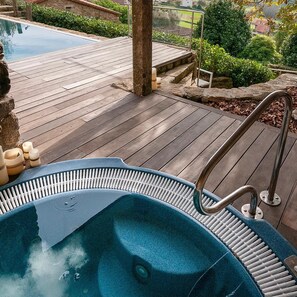 Bain à remous extérieur