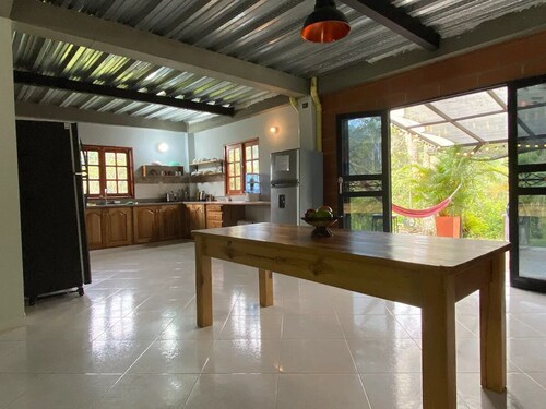 Finca con Piscina en San Rafael a 1 Minuto del rio con Wifi Para 6 a 12 Personas