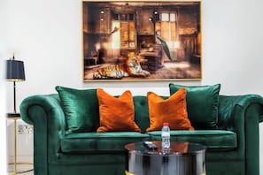 Deluxe Apartment | Living area | Smart TV - The Paddington Residences (London)