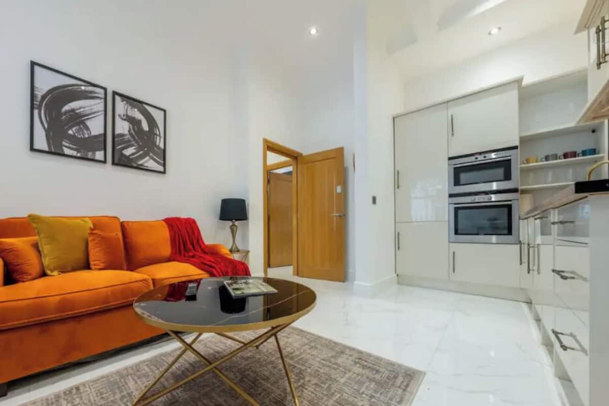 Executive Apartment, 1 Bedroom | Living area | Smart TV