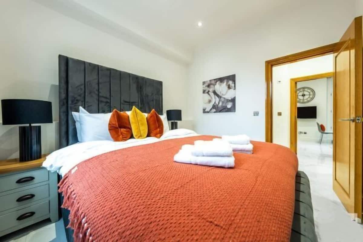 3 bedrooms, laptop workspace, blackout curtains, iron/ironing board