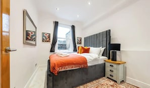 Superior Apartment, 1 Bedroom | Laptop workspace, blackout drapes, iron/ironing board, bed sheets - The Paddington Residences (London)