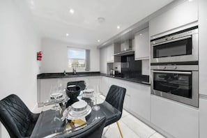 Deluxe Apartment, 2 Bedrooms | Private kitchen | Full-size fridge, microwave, oven, stovetop - The Paddington Residences (London)