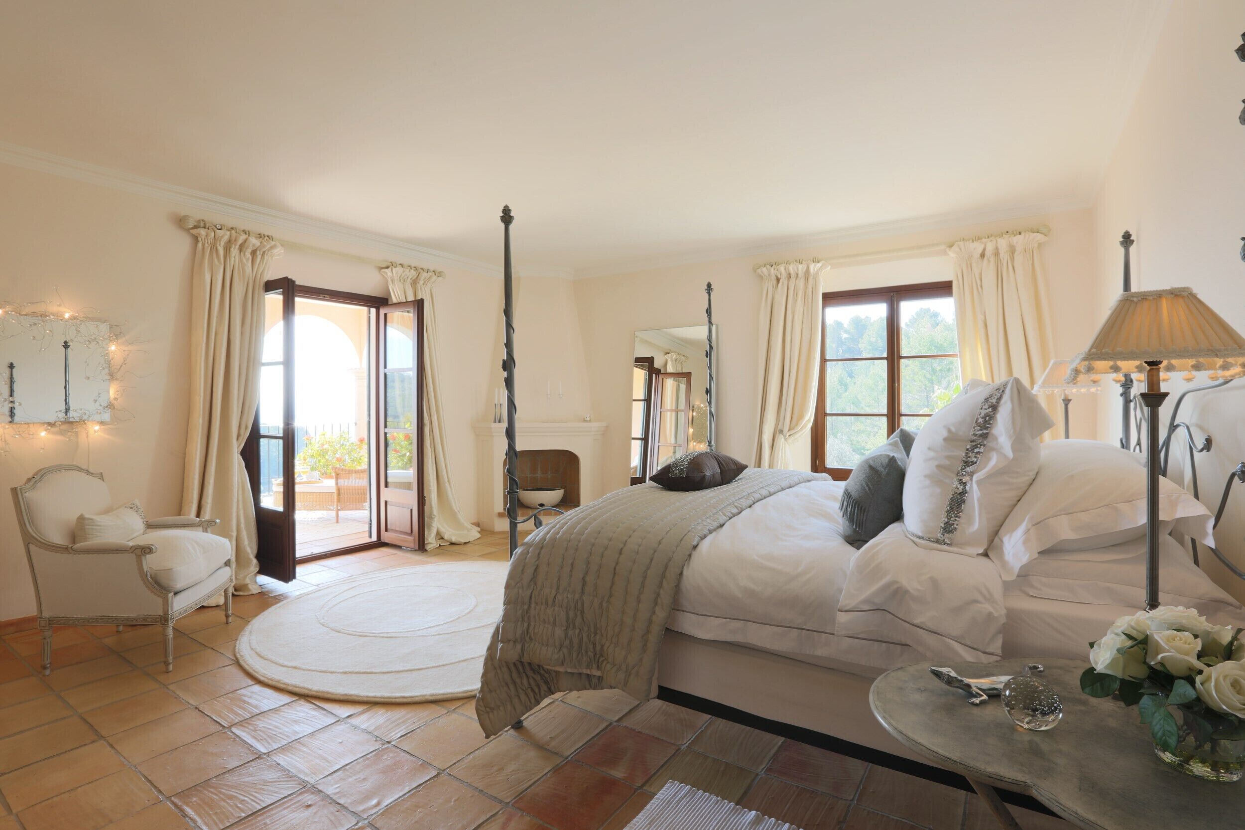 4 slaapkamers, een strijkplank/strijkijzer, gratis wifi, beddengoed