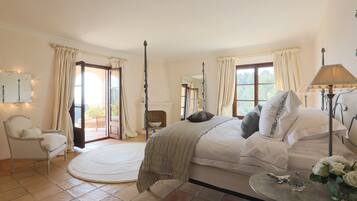 4 slaapkamers, een strijkplank/strijkijzer, gratis wifi, beddengoed