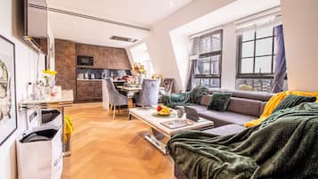 Smart TV, books, stereo